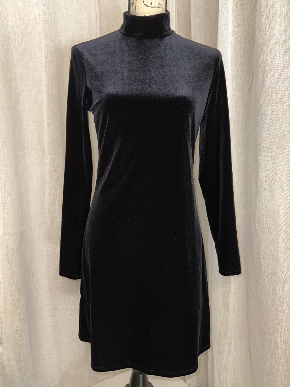 Vintage 90s Black Velvet Mock neck Long Sleeved Dress by Carole Little size 6